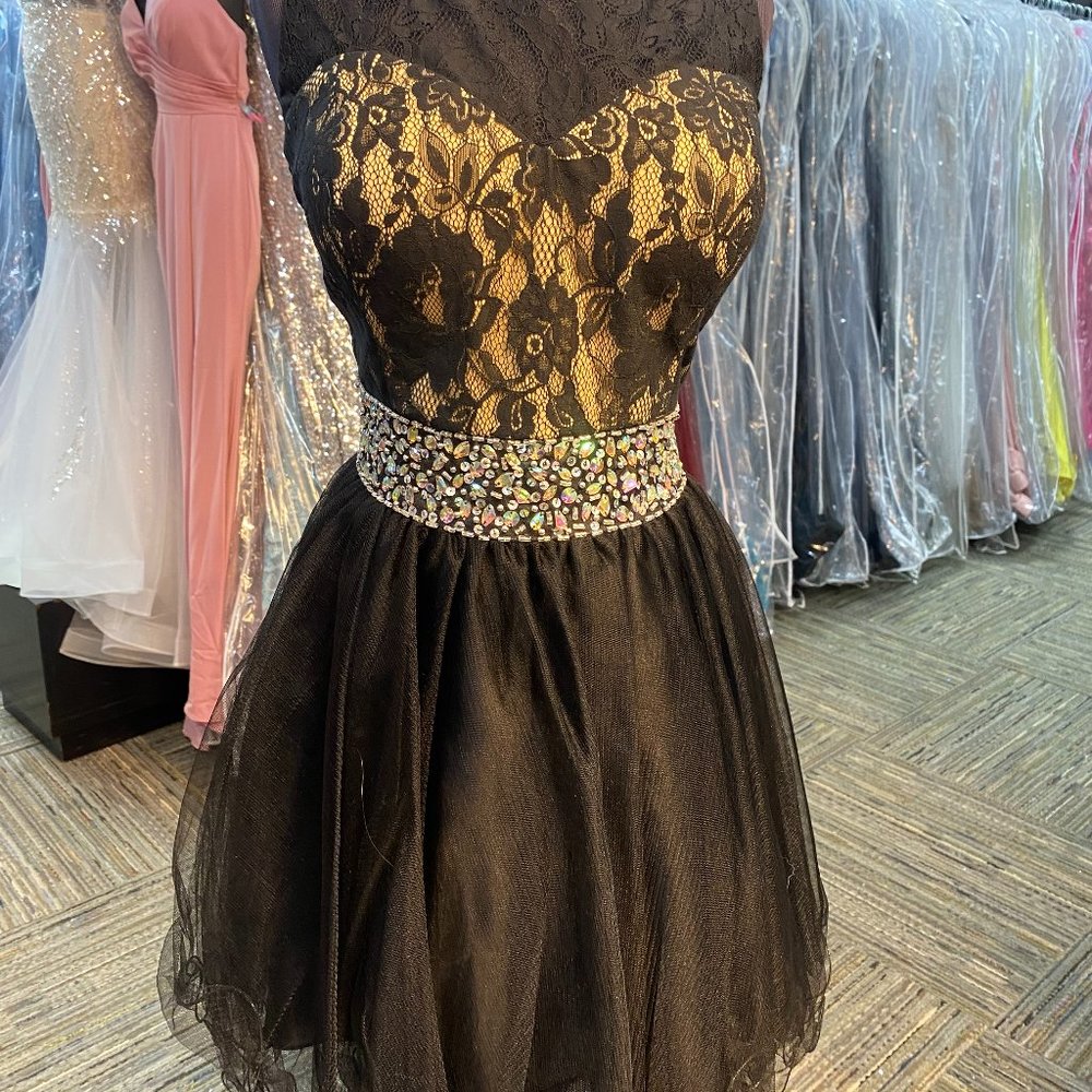 JOSH & JAZZ BLACK & NUDE LACE SHORT DRESS